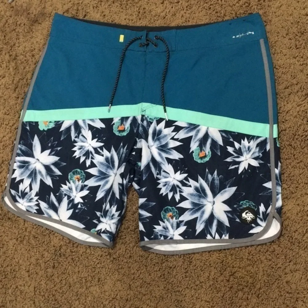 Quicksilver Dry Flight Water Repellent Board Shorts size 40 Blue black